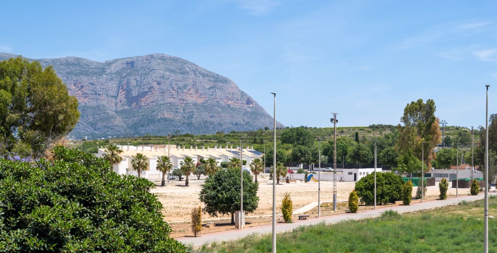 4 bedroom Apartment for sale in Gata de Gorgos with garage - € 450,000 (Ref: 10120486)