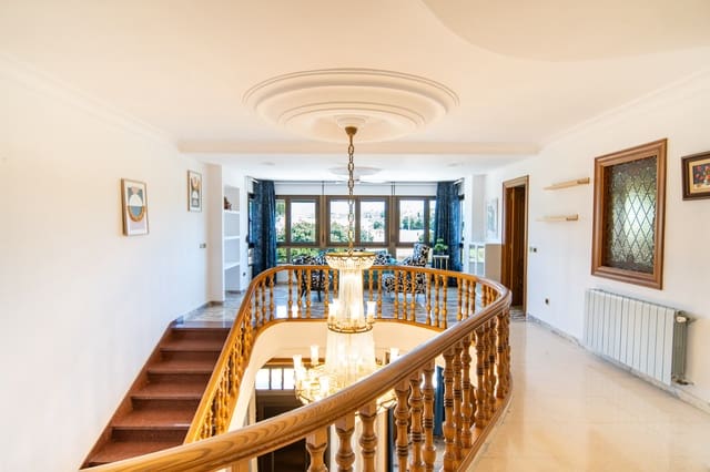 4 bedroom Apartment for sale in Gata de Gorgos with garage - € 450,000 (Ref: 10120486)