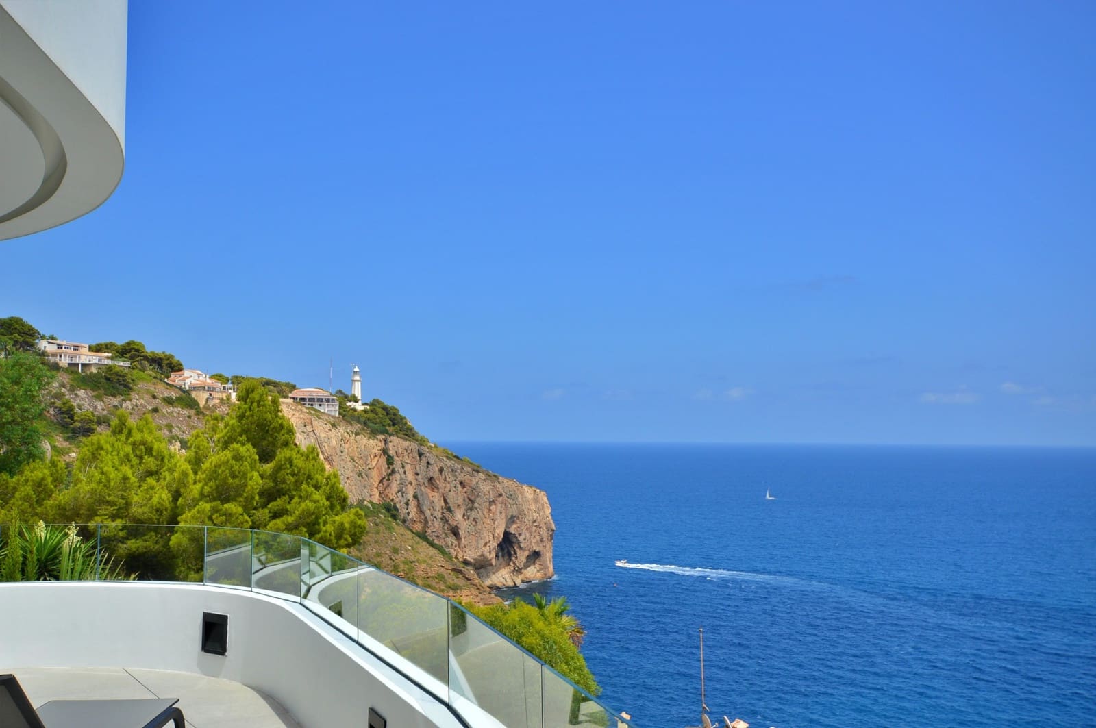 3 sypialnia Willa na sprzedaż w Ambolo z basenem garażem - 4 200 000 € (Ref: 10120495)