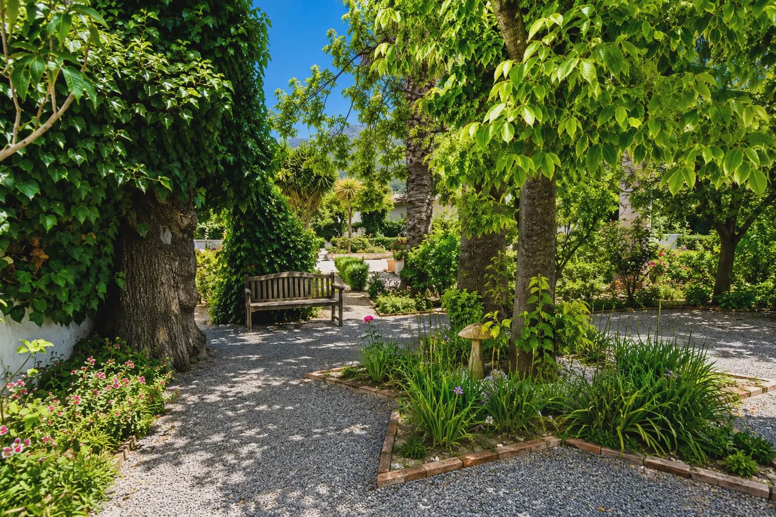 20 Zimmer Hotel zu verkaufen in Otivar mit Pool Garage - 3.495.000 € (Ref: 10022964)