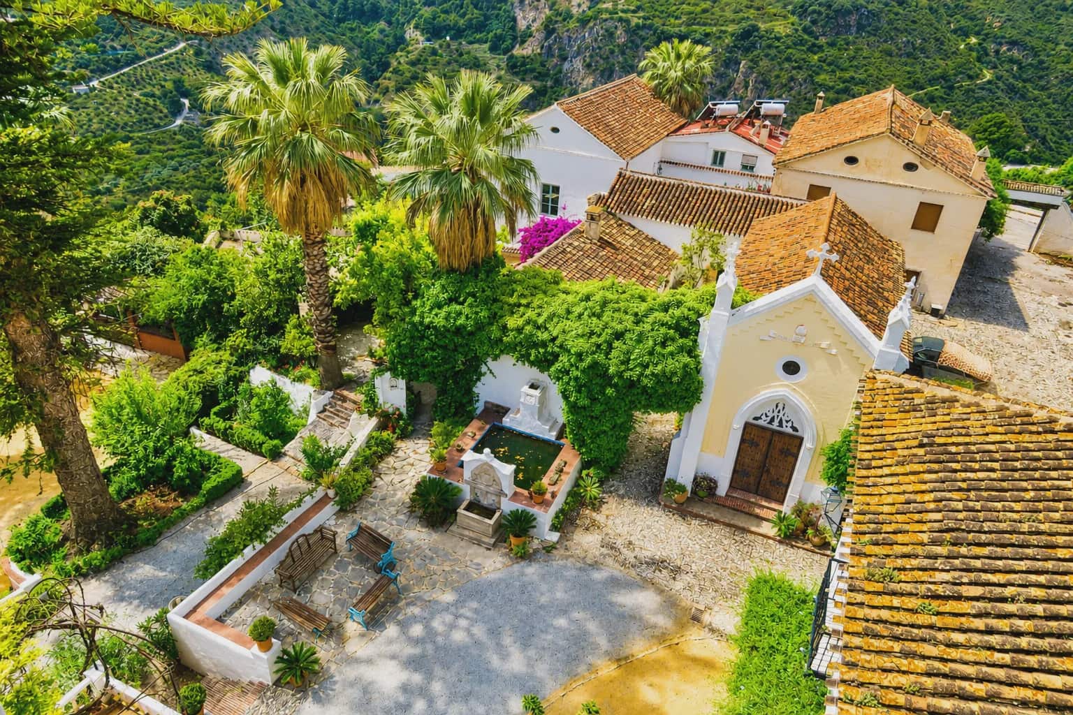 20 Zimmer Hotel zu verkaufen in Otivar mit Pool Garage - 3.495.000 € (Ref: 10022964)