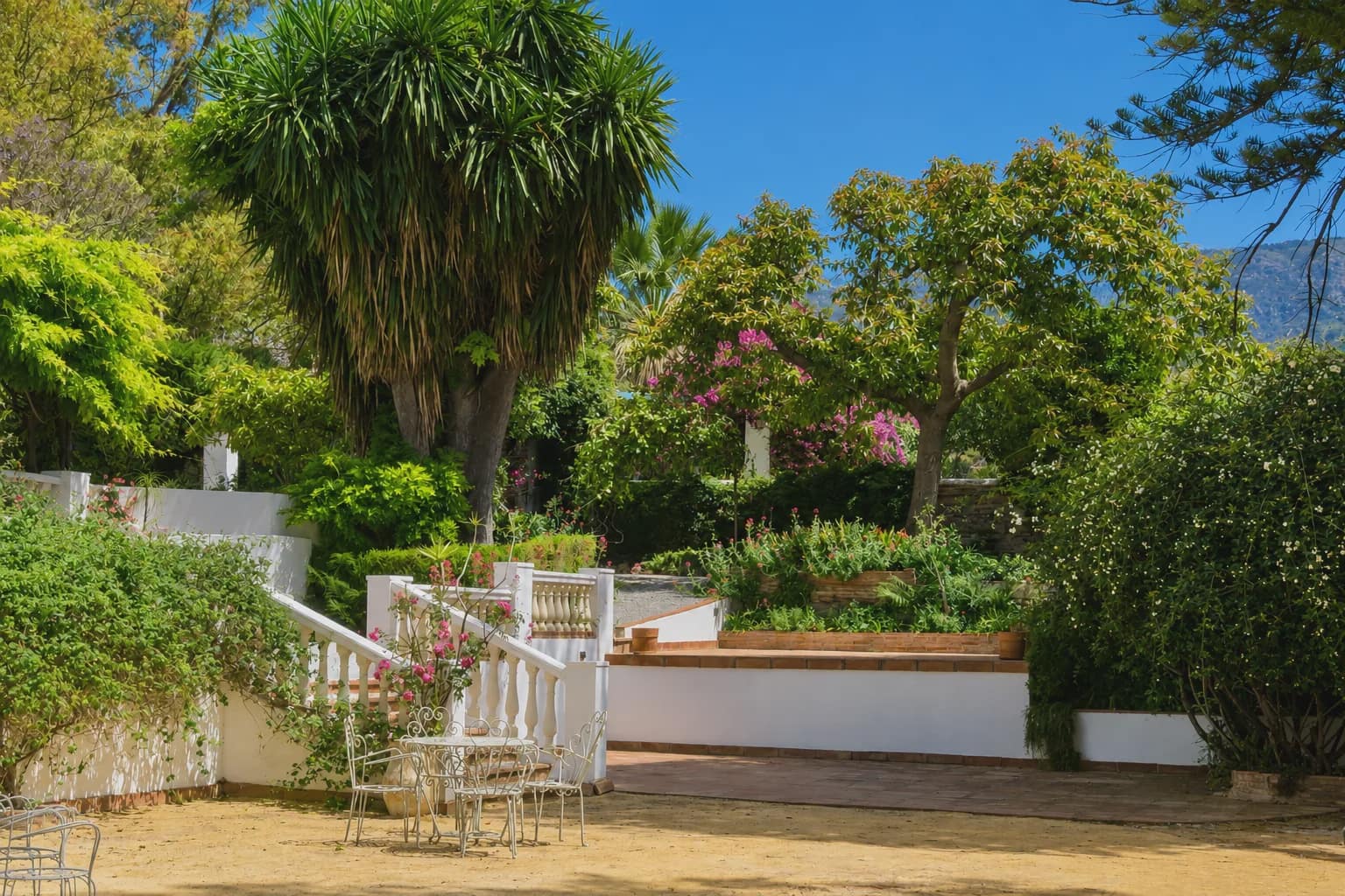 20 Zimmer Hotel zu verkaufen in Otivar mit Pool Garage - 3.495.000 € (Ref: 10022964)