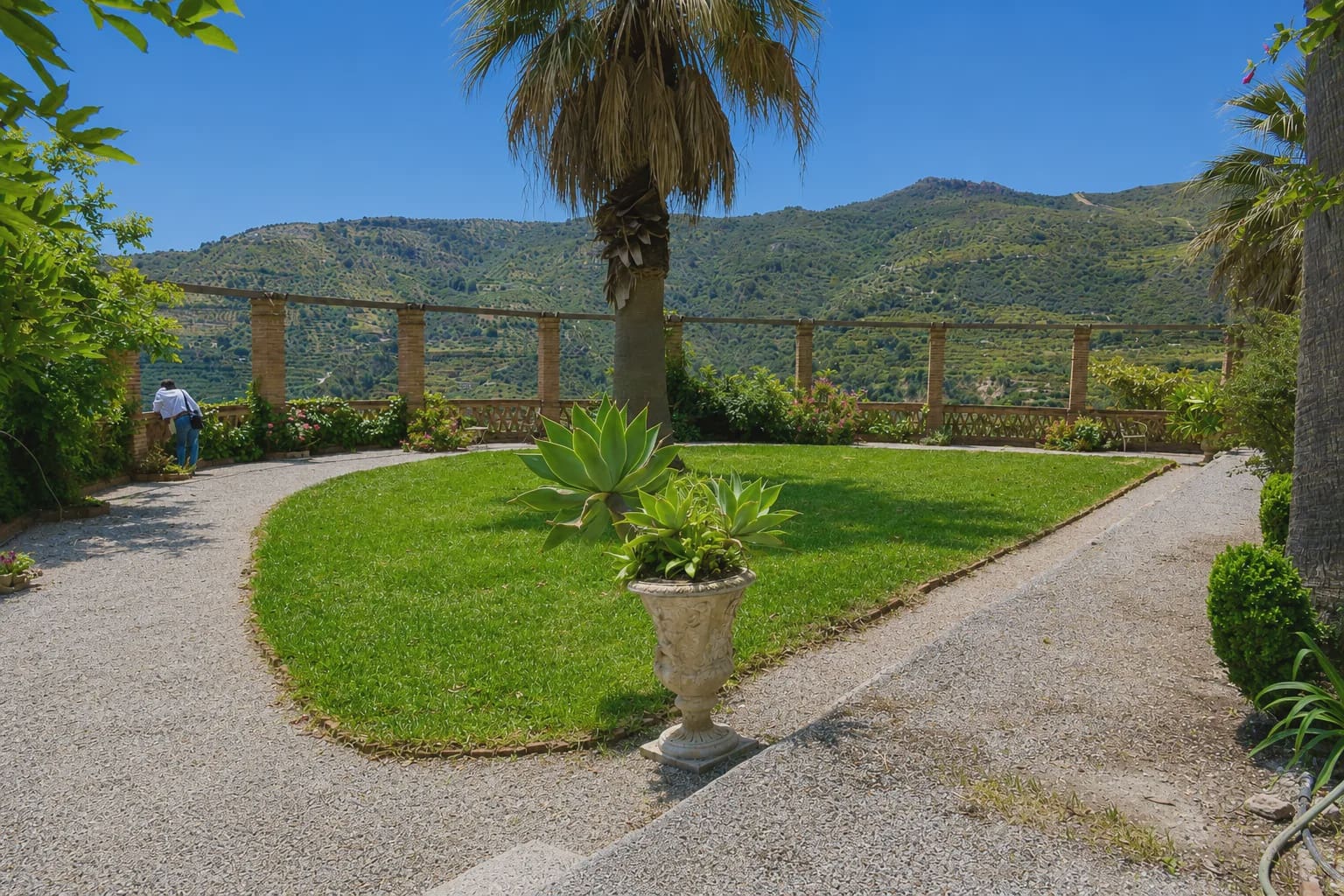 20 Zimmer Hotel zu verkaufen in Otivar mit Pool Garage - 3.495.000 € (Ref: 10022964)