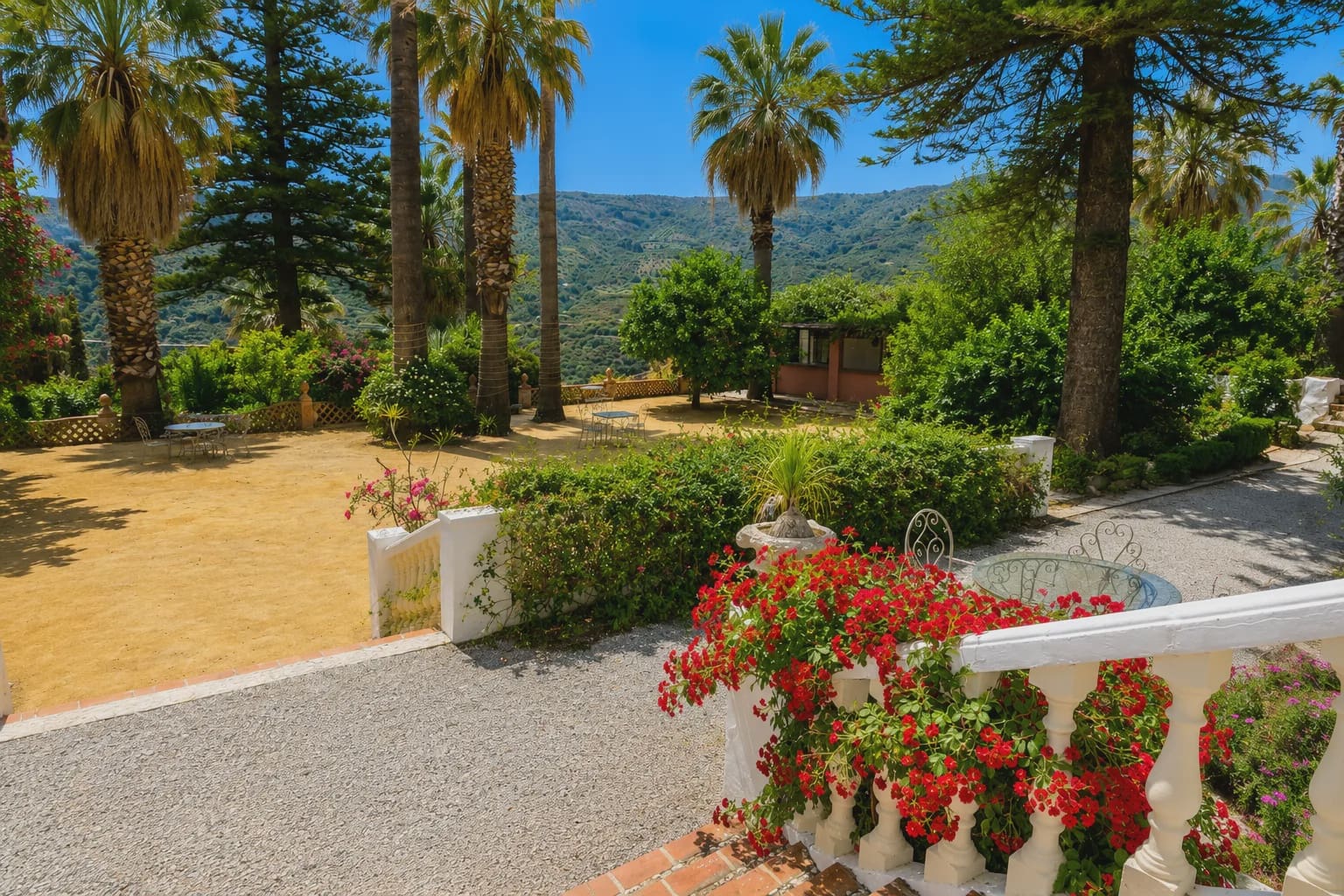 20 Zimmer Hotel zu verkaufen in Otivar mit Pool Garage - 3.495.000 € (Ref: 10022964)