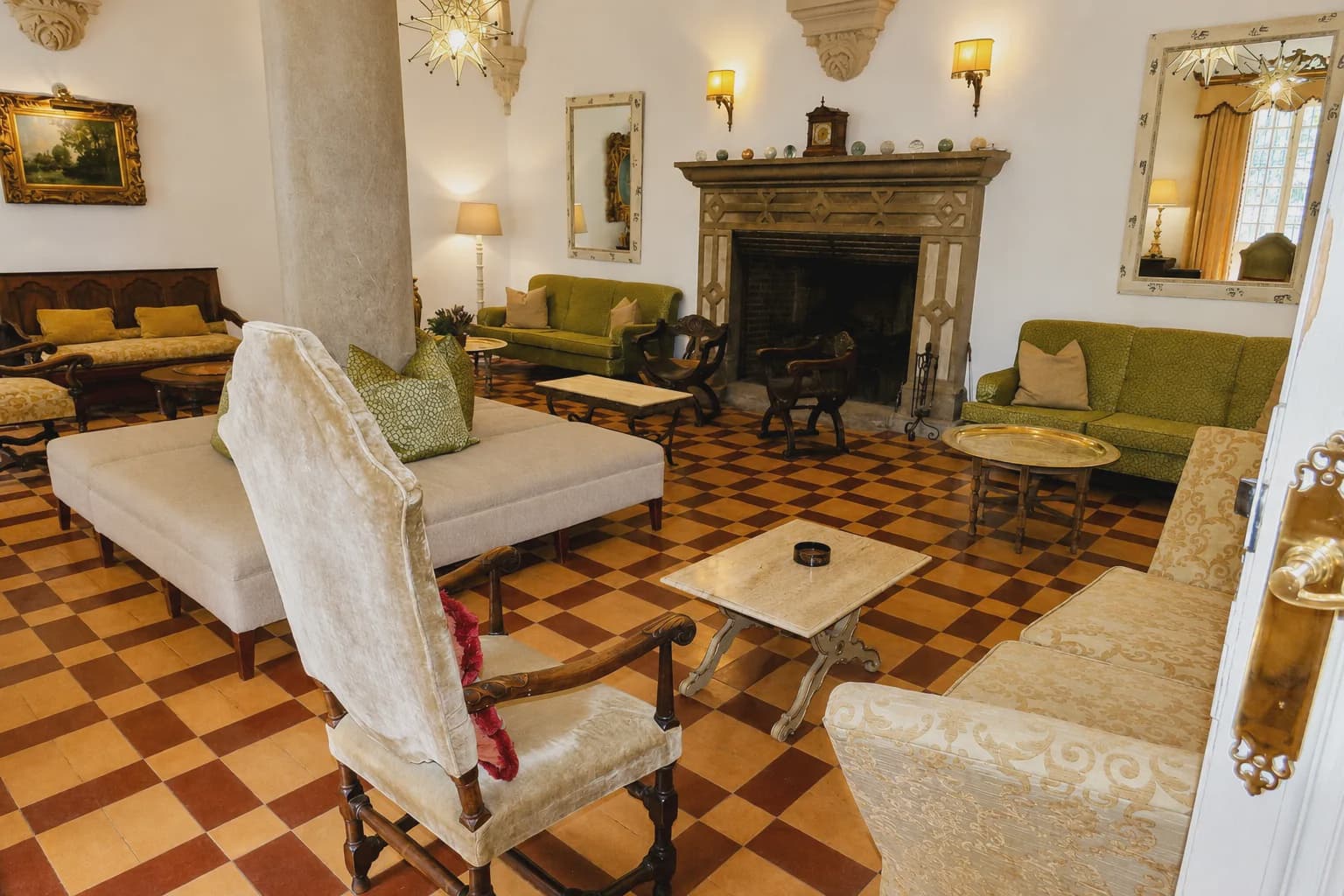 20 Zimmer Hotel zu verkaufen in Otivar mit Pool Garage - 3.495.000 € (Ref: 10022964)