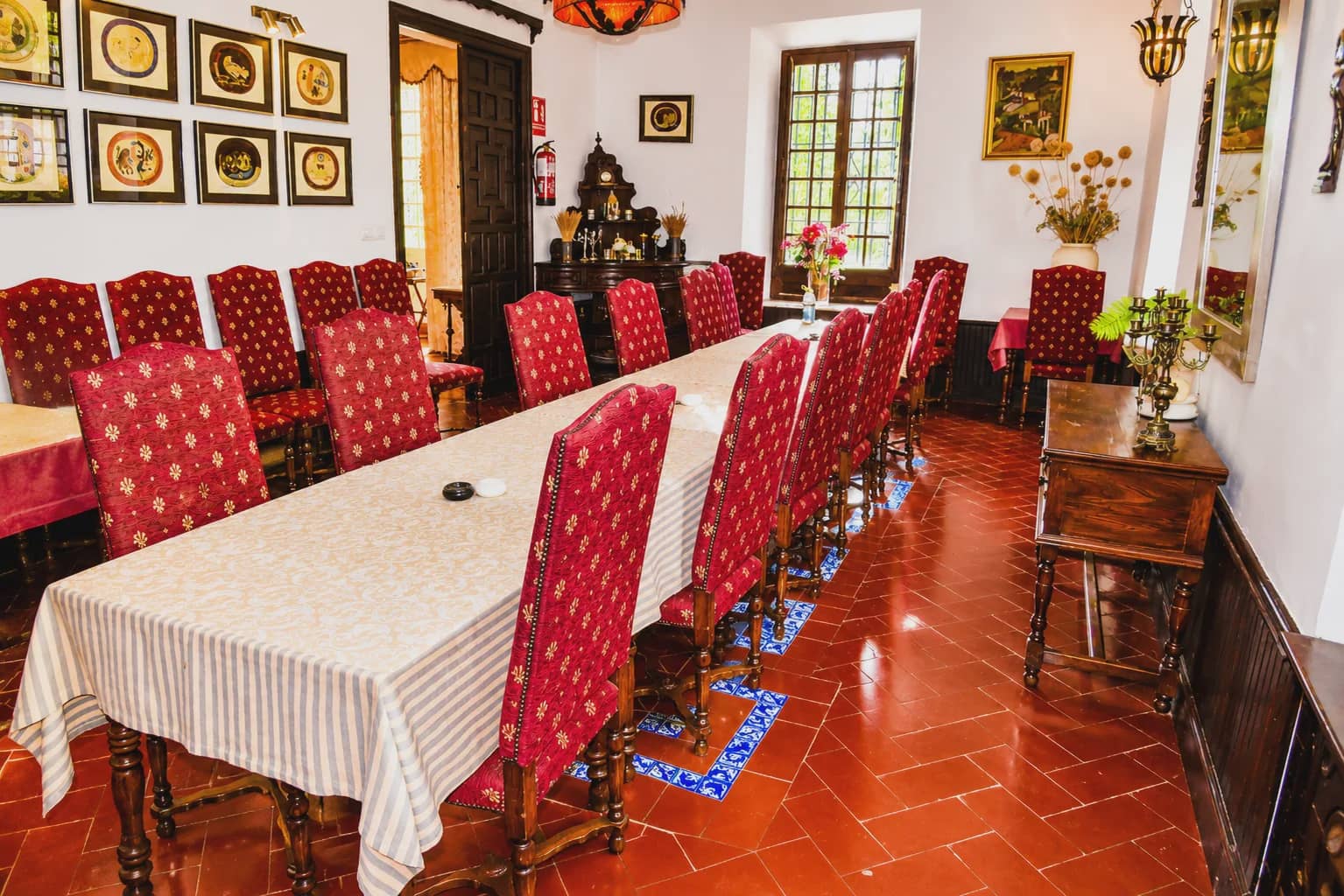 20 Zimmer Hotel zu verkaufen in Otivar mit Pool Garage - 3.495.000 € (Ref: 10022964)