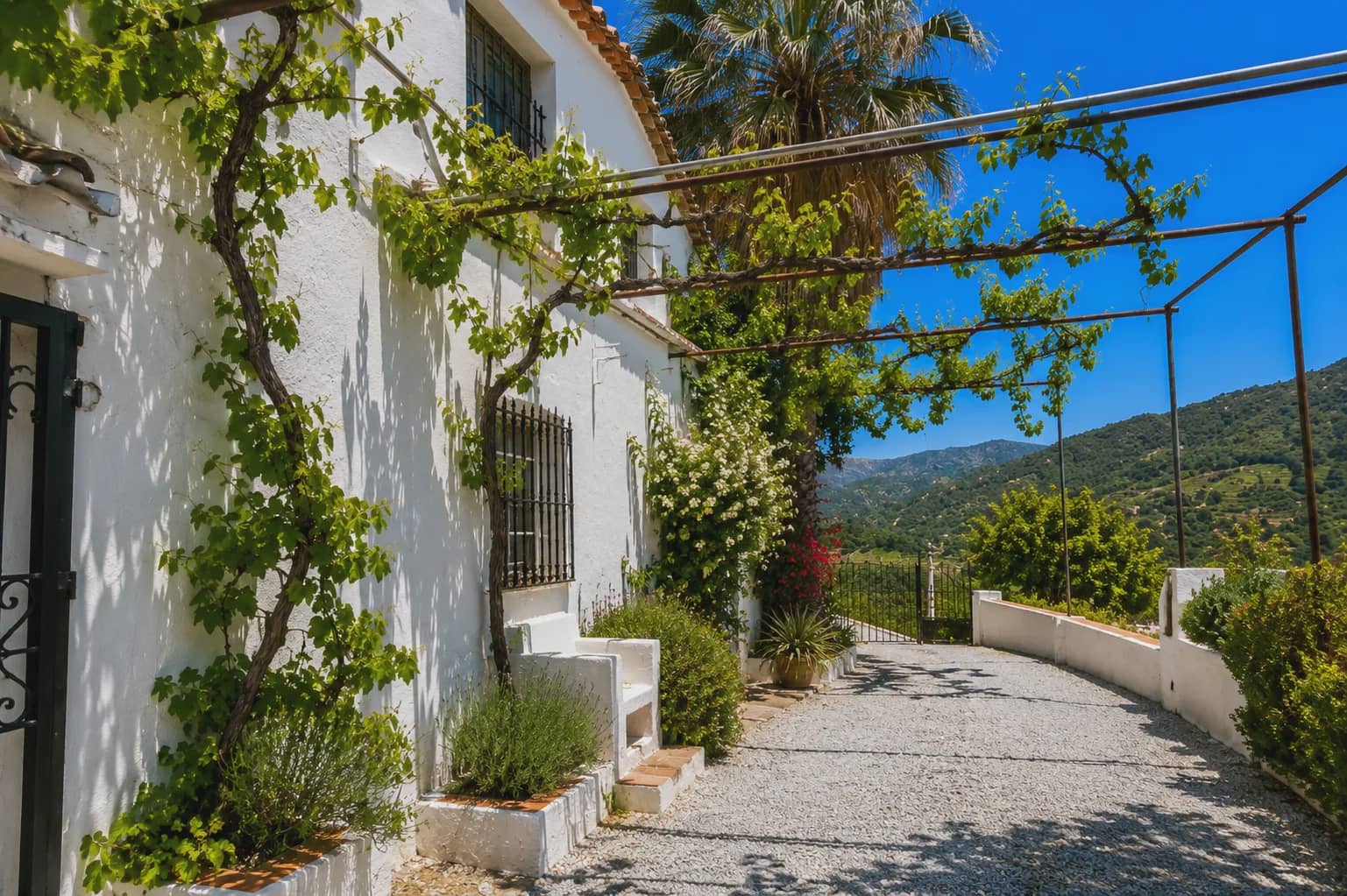 20 Zimmer Hotel zu verkaufen in Otivar mit Pool Garage - 3.495.000 € (Ref: 10022964)