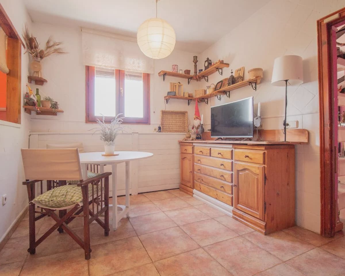 10 bedroom Townhouse for sale in Cogolludo with garage - € 320,000 (Ref: 10022969)