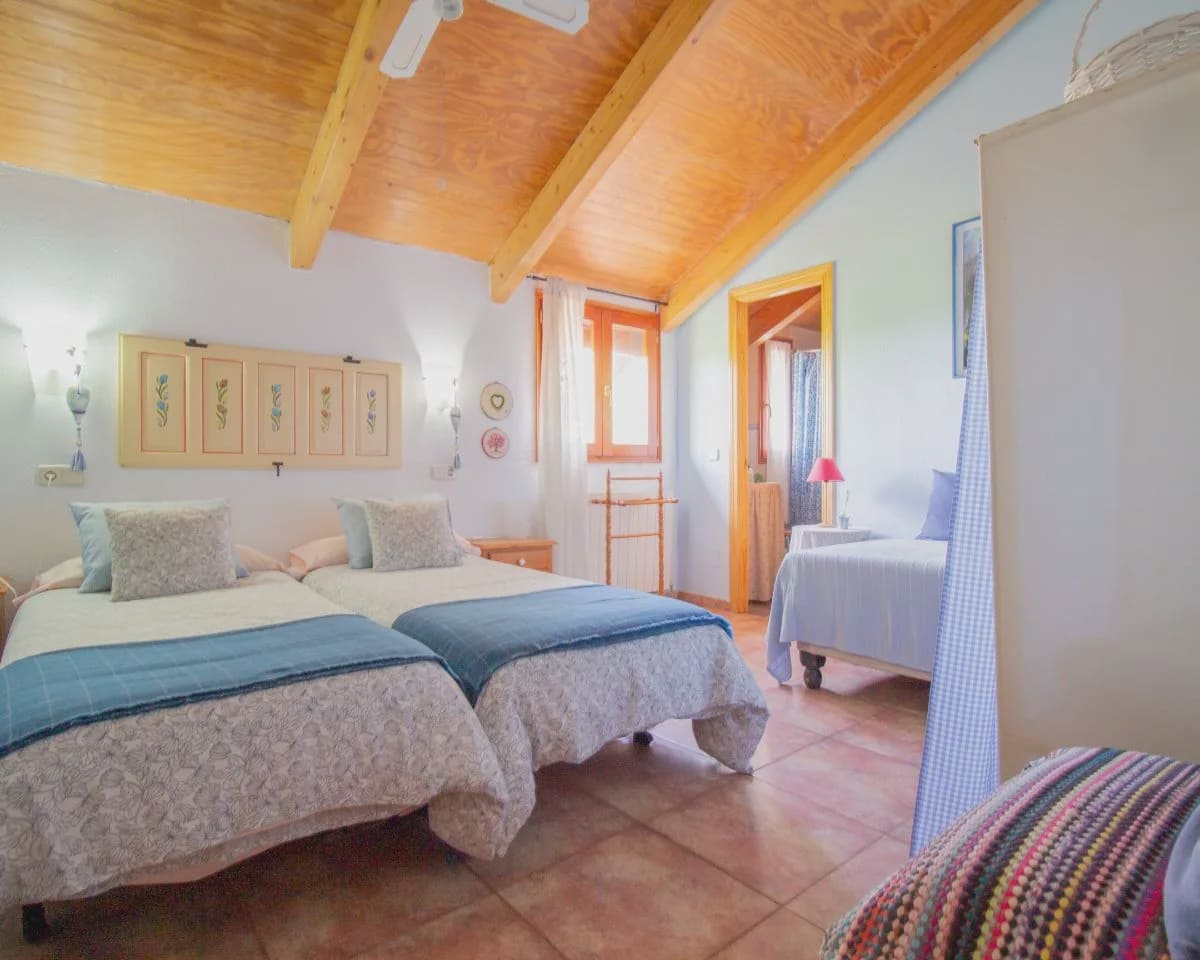 10 bedroom Townhouse for sale in Cogolludo with garage - € 320,000 (Ref: 10022969)