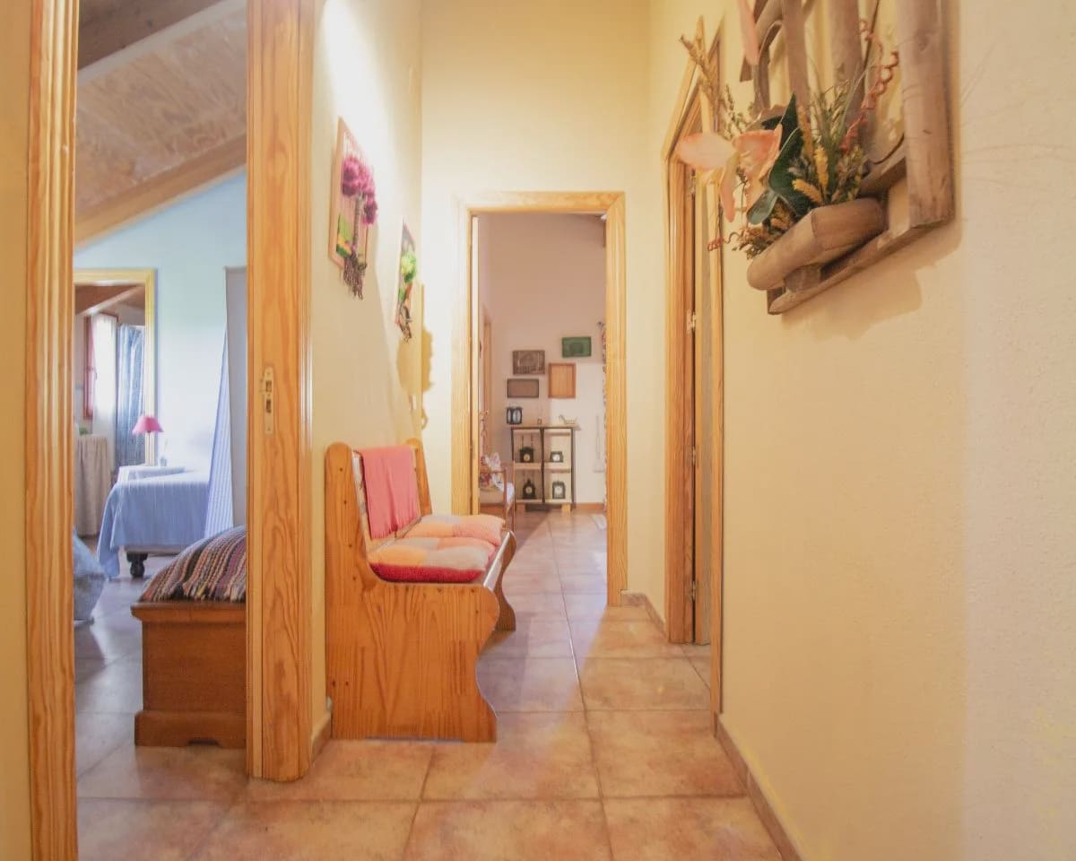 10 bedroom Townhouse for sale in Cogolludo with garage - € 320,000 (Ref: 10022969)