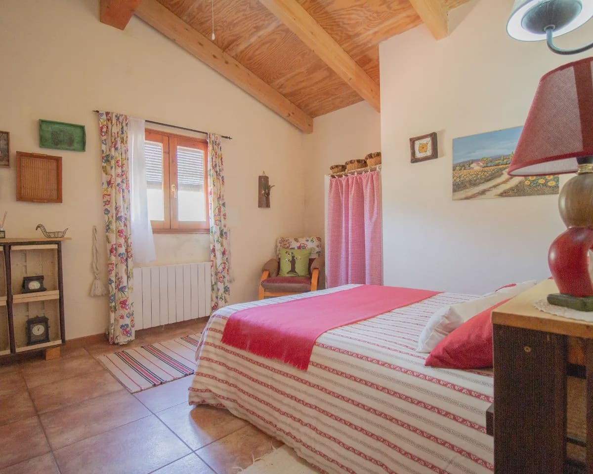 10 bedroom Townhouse for sale in Cogolludo with garage - € 320,000 (Ref: 10022969)