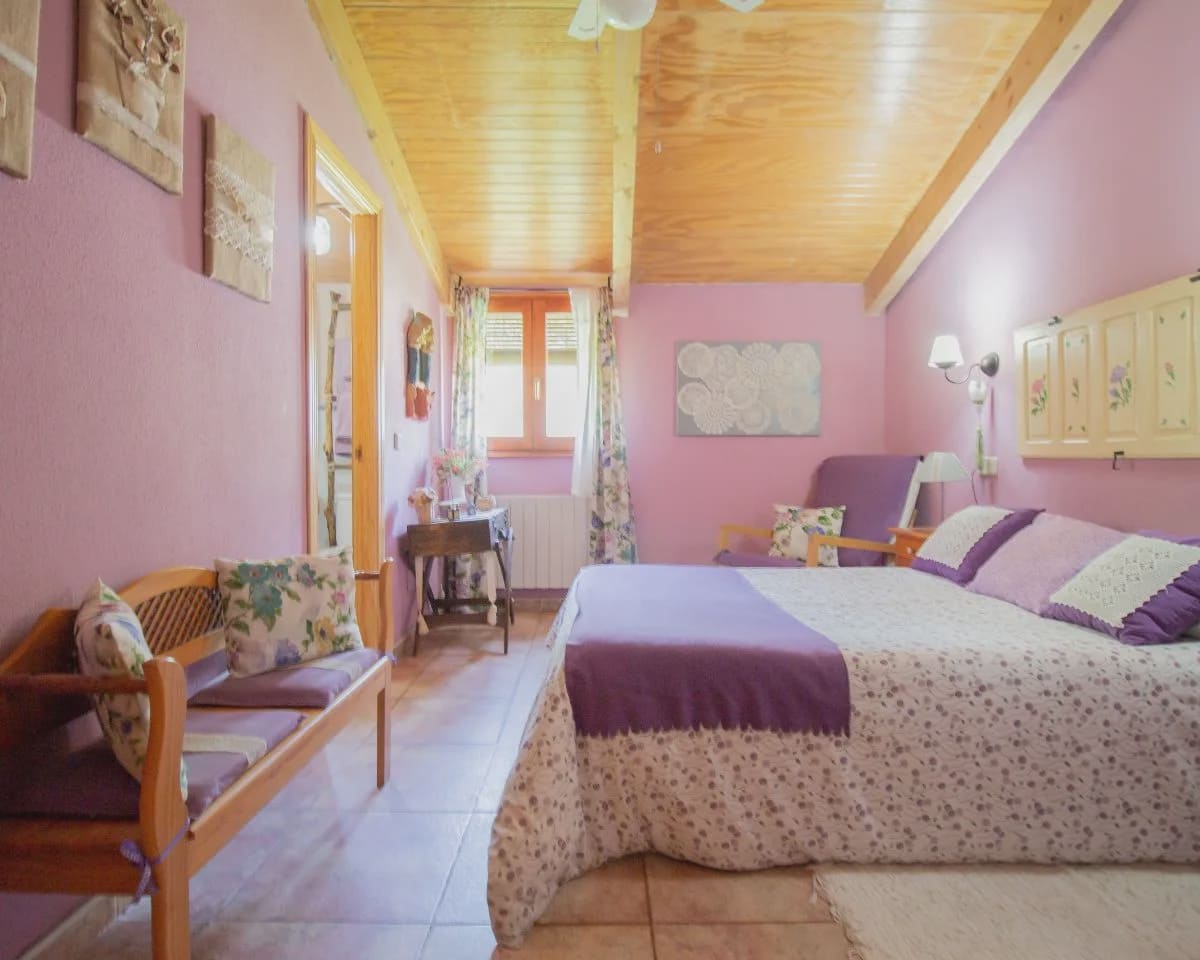 10 bedroom Townhouse for sale in Cogolludo with garage - € 320,000 (Ref: 10022969)