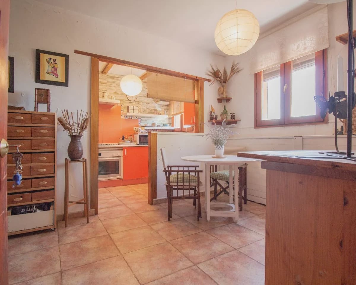 10 bedroom Townhouse for sale in Cogolludo with garage - € 320,000 (Ref: 10022969)