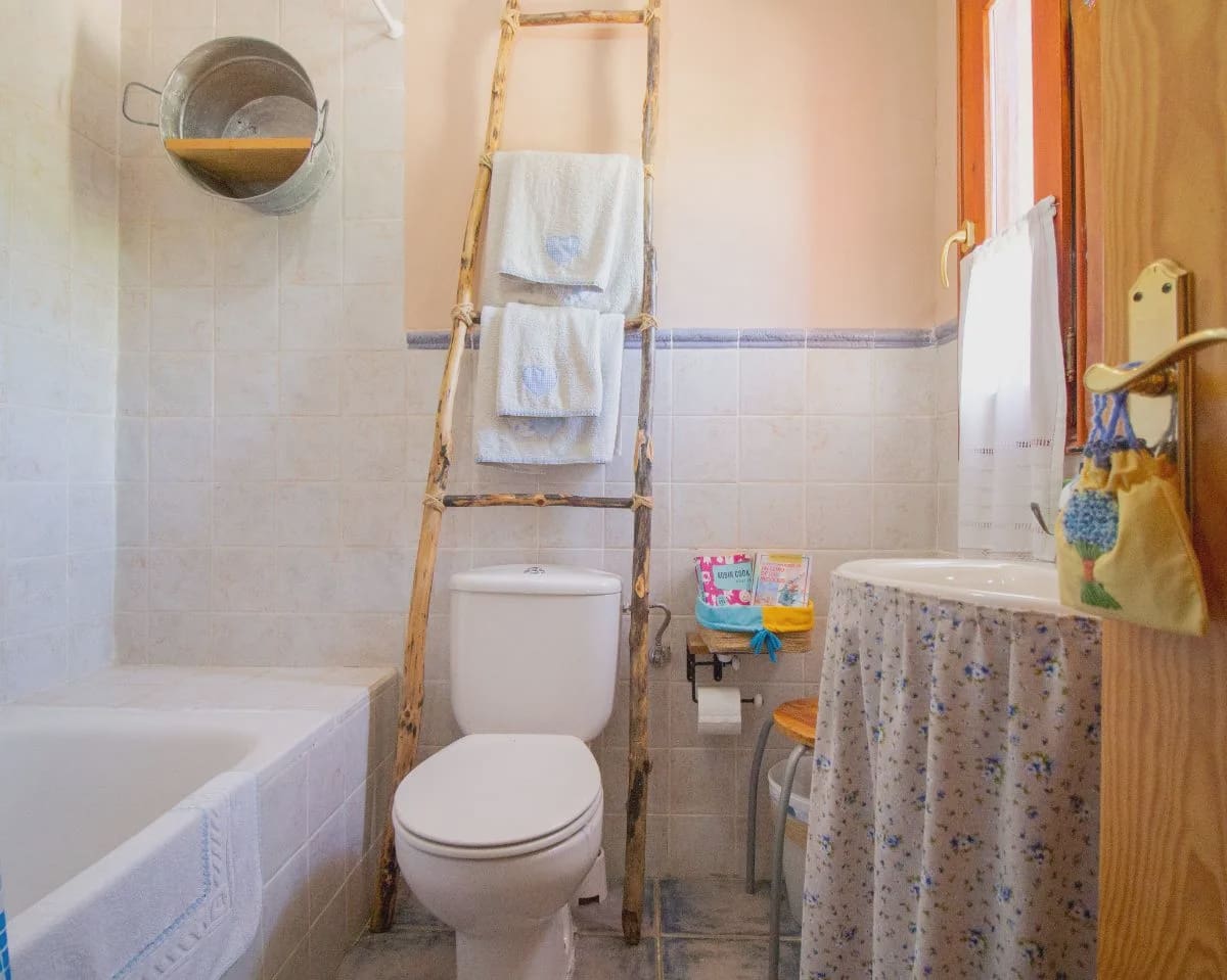 10 bedroom Townhouse for sale in Cogolludo with garage - € 320,000 (Ref: 10022969)
