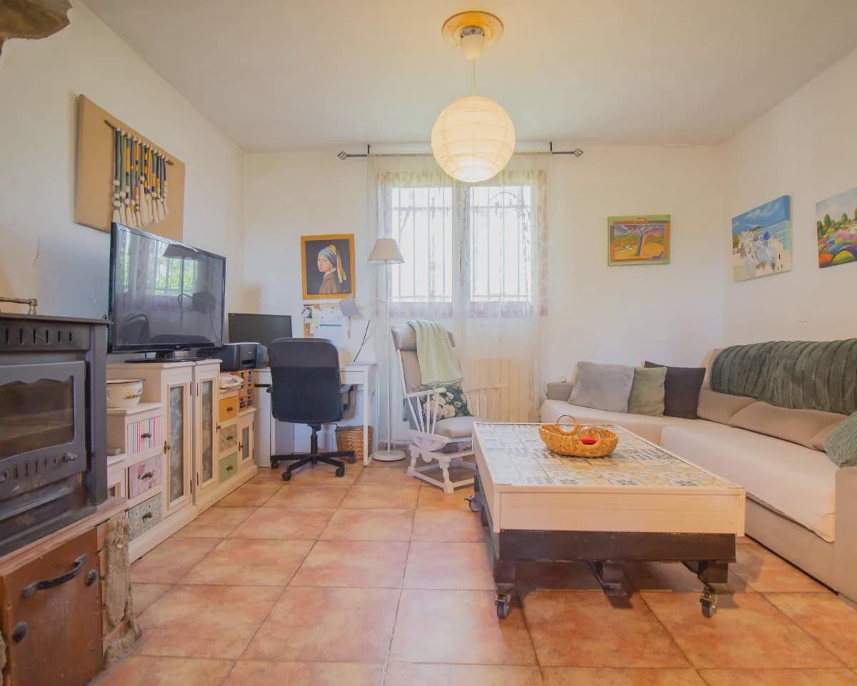 10 bedroom Townhouse for sale in Cogolludo with garage - € 320,000 (Ref: 10022969)