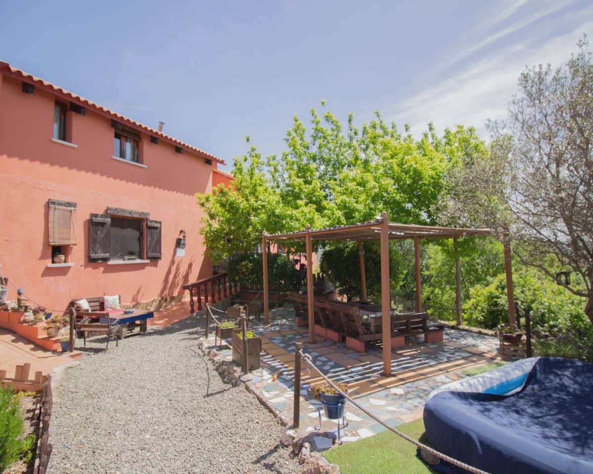 10 bedroom Townhouse for sale in Cogolludo with garage - € 320,000 (Ref: 10022969)