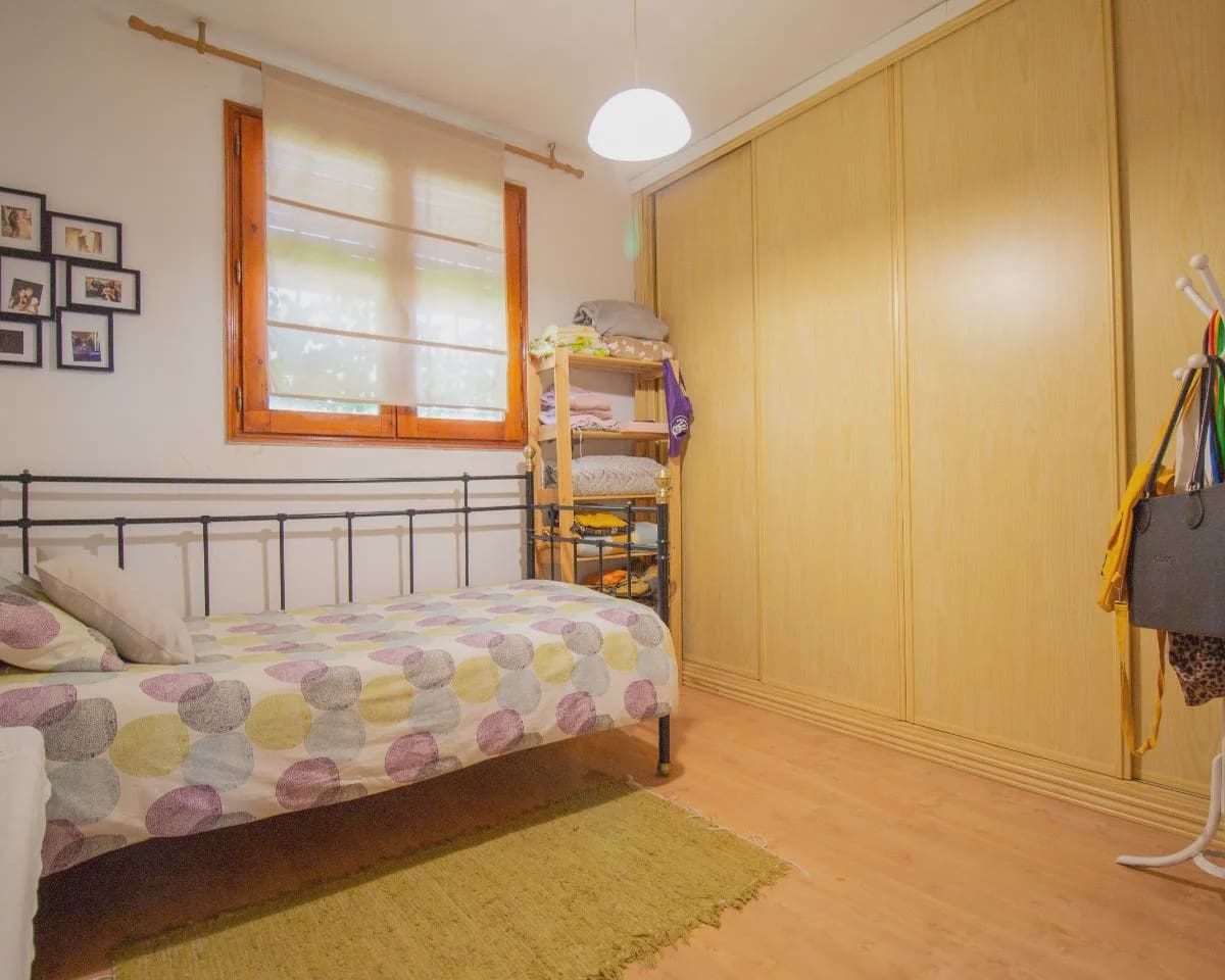 10 bedroom Townhouse for sale in Cogolludo with garage - € 320,000 (Ref: 10022969)