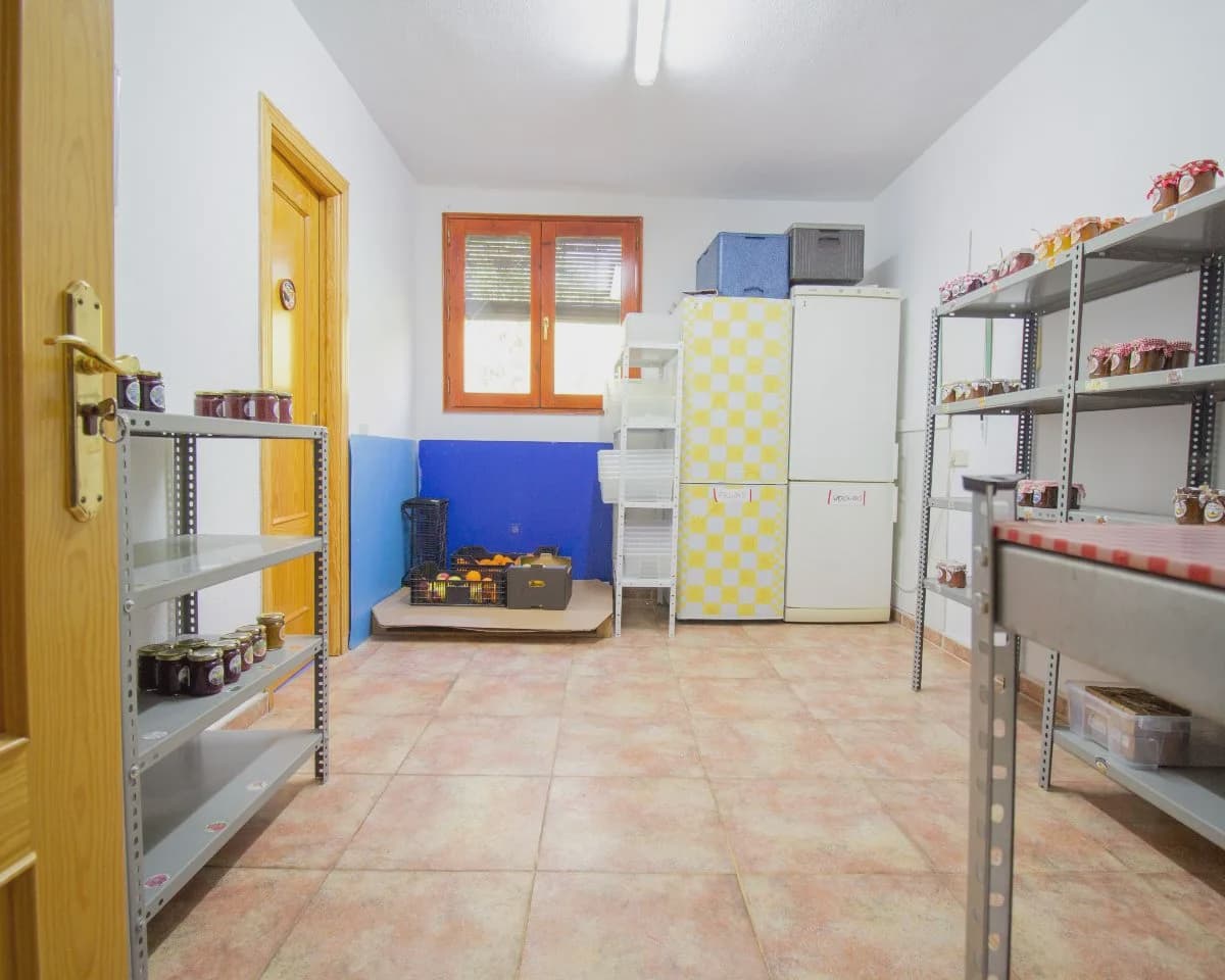 10 bedroom Townhouse for sale in Cogolludo with garage - € 320,000 (Ref: 10022969)