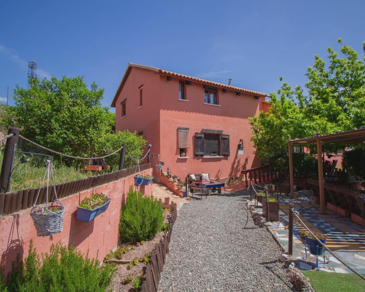 10 bedroom Townhouse for sale in Cogolludo with garage - € 320,000 (Ref: 10022969)