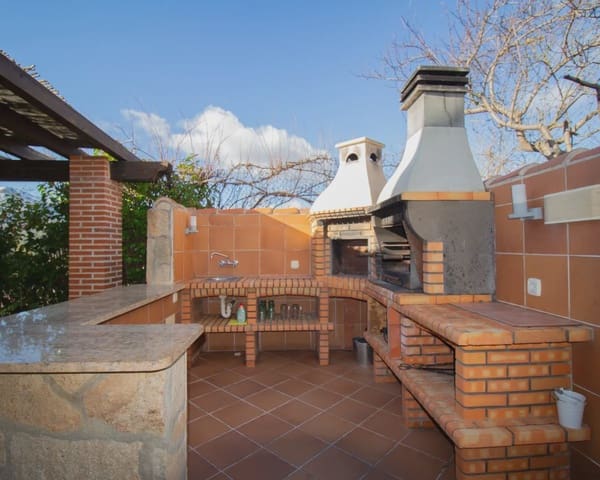 5 bedroom Finca/Country House for sale in Burgohondo with pool garage - € 410,000 (Ref: 10022970)