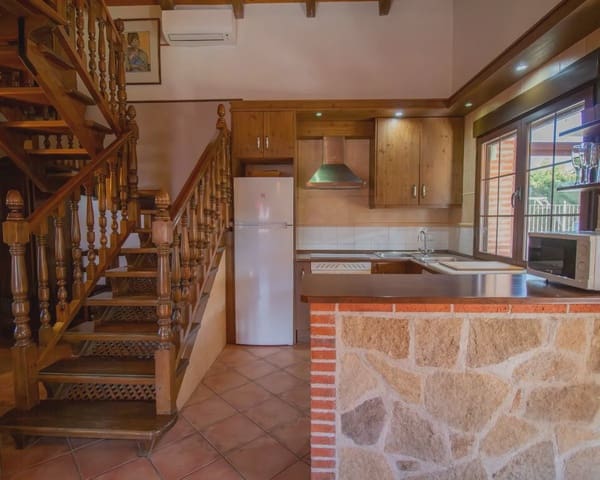 5 bedroom Finca/Country House for sale in Burgohondo with pool garage - € 410,000 (Ref: 10022970)