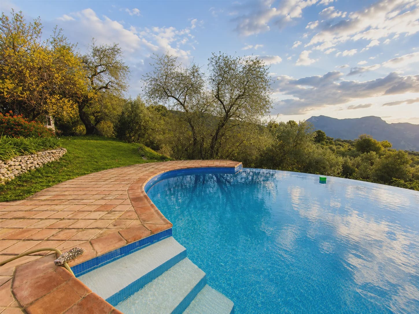 3 chambre Finca/Maison de Campagne à vendre à Algatocin avec piscine - 495 000 € (Ref: 10022973)