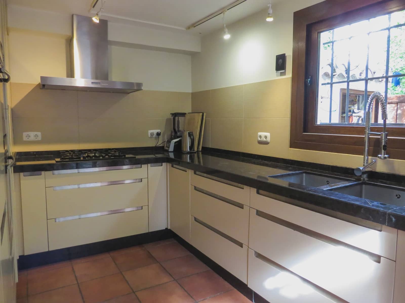 4 makuuhuone Omakotitalo myytävänä paikassa Granada kaupunki - 750 000 € (Ref: 10022975)