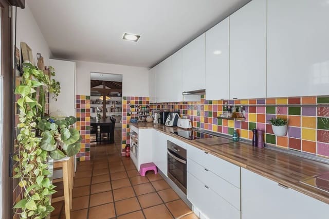 4 makuuhuone Omakotitalo myytävänä paikassa Granada kaupunki - 750 000 € (Ref: 10022976)