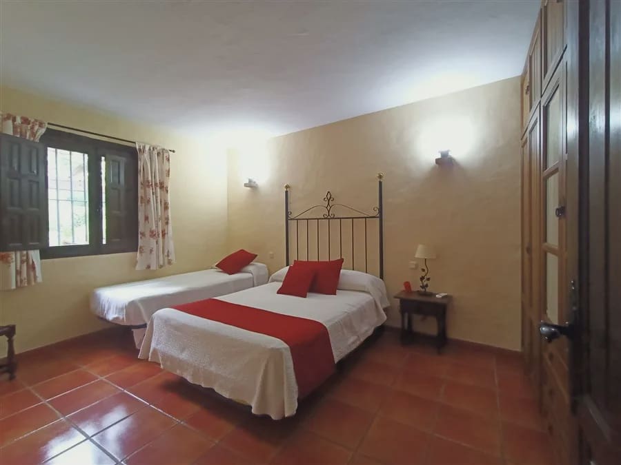 5 sypialnia Finka/Dom wiejski na sprzedaż w Jimena de la Frontera z basenem garażem - 890 000 € (Ref: 10022980)