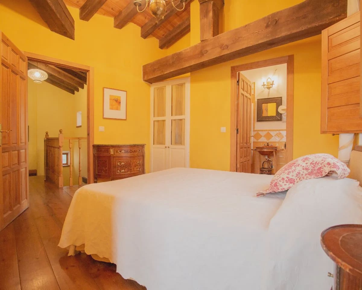 5 bedroom Townhouse for sale in Cubillo with pool - € 420,000 (Ref: 10022984)