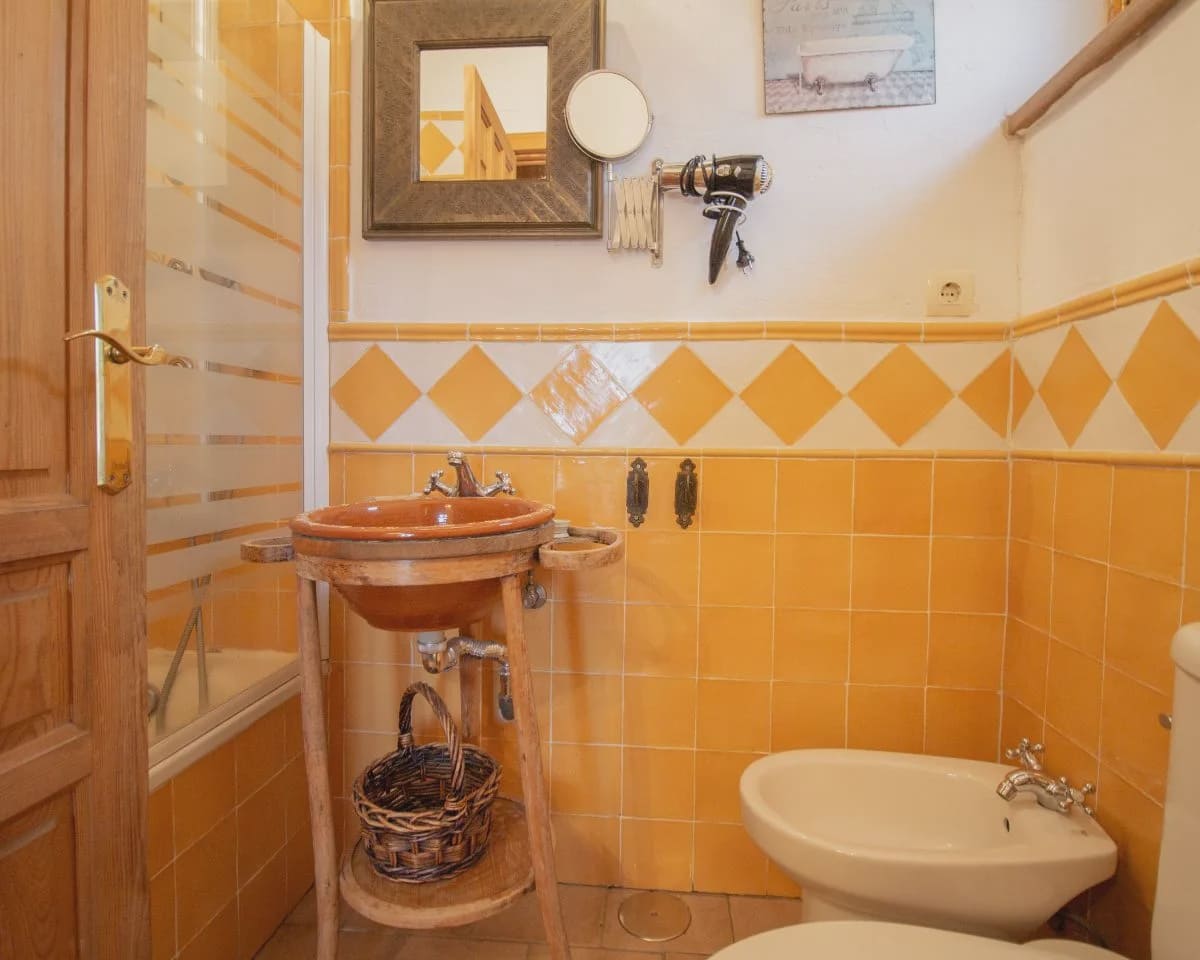 5 bedroom Townhouse for sale in Cubillo with pool - € 420,000 (Ref: 10022984)