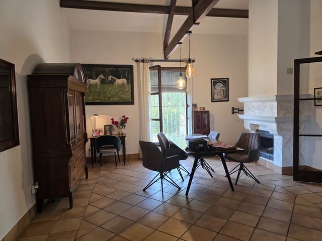 Finca/Casa Rural de 5 habitaciones en Morón de la Frontera en venta con piscina - 699.000 € (Ref: 10099139)
