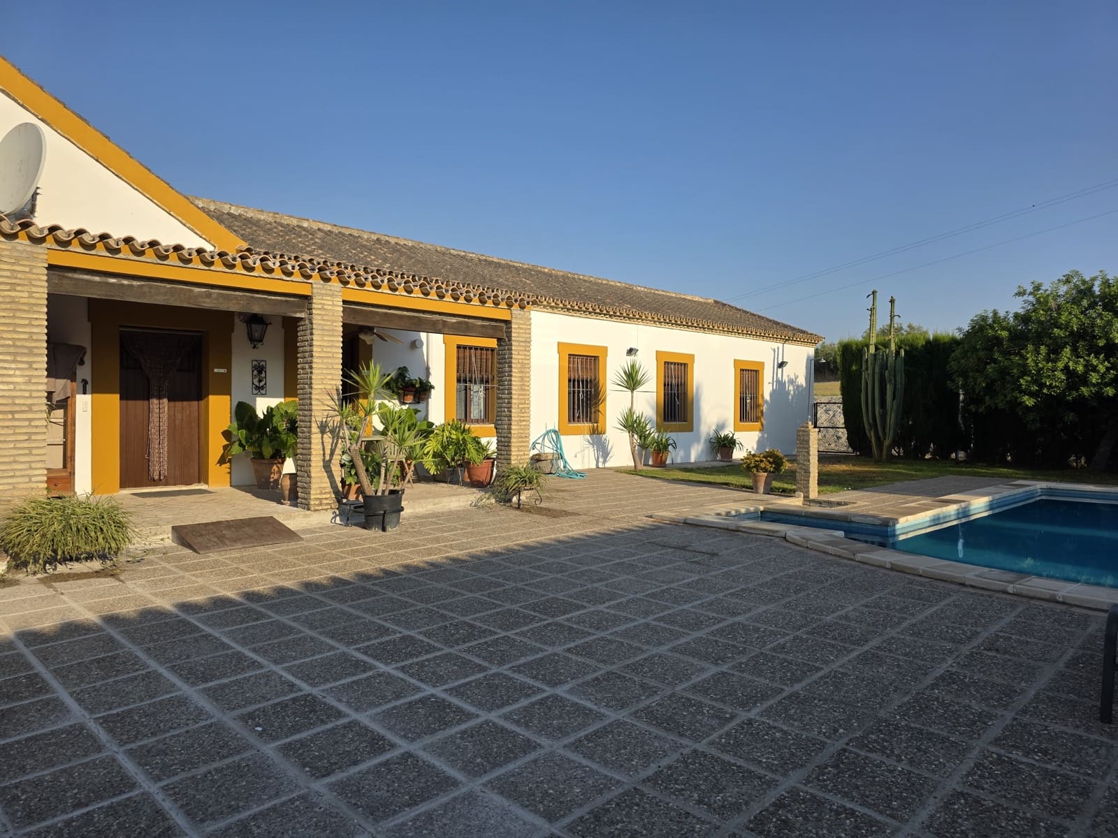 Finca/Casa Rural de 5 habitaciones en Morón de la Frontera en venta con piscina - 699.000 € (Ref: 10099139)