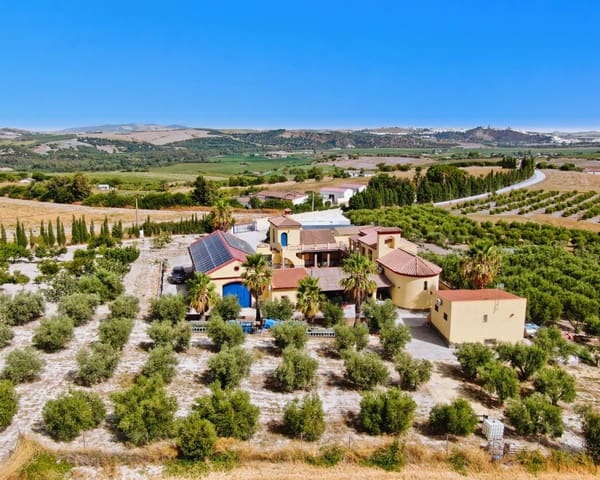 13 bedroom Finca/Country House for sale in Arcos de la Frontera with pool - € 1,700,000 (Ref: 10112119)