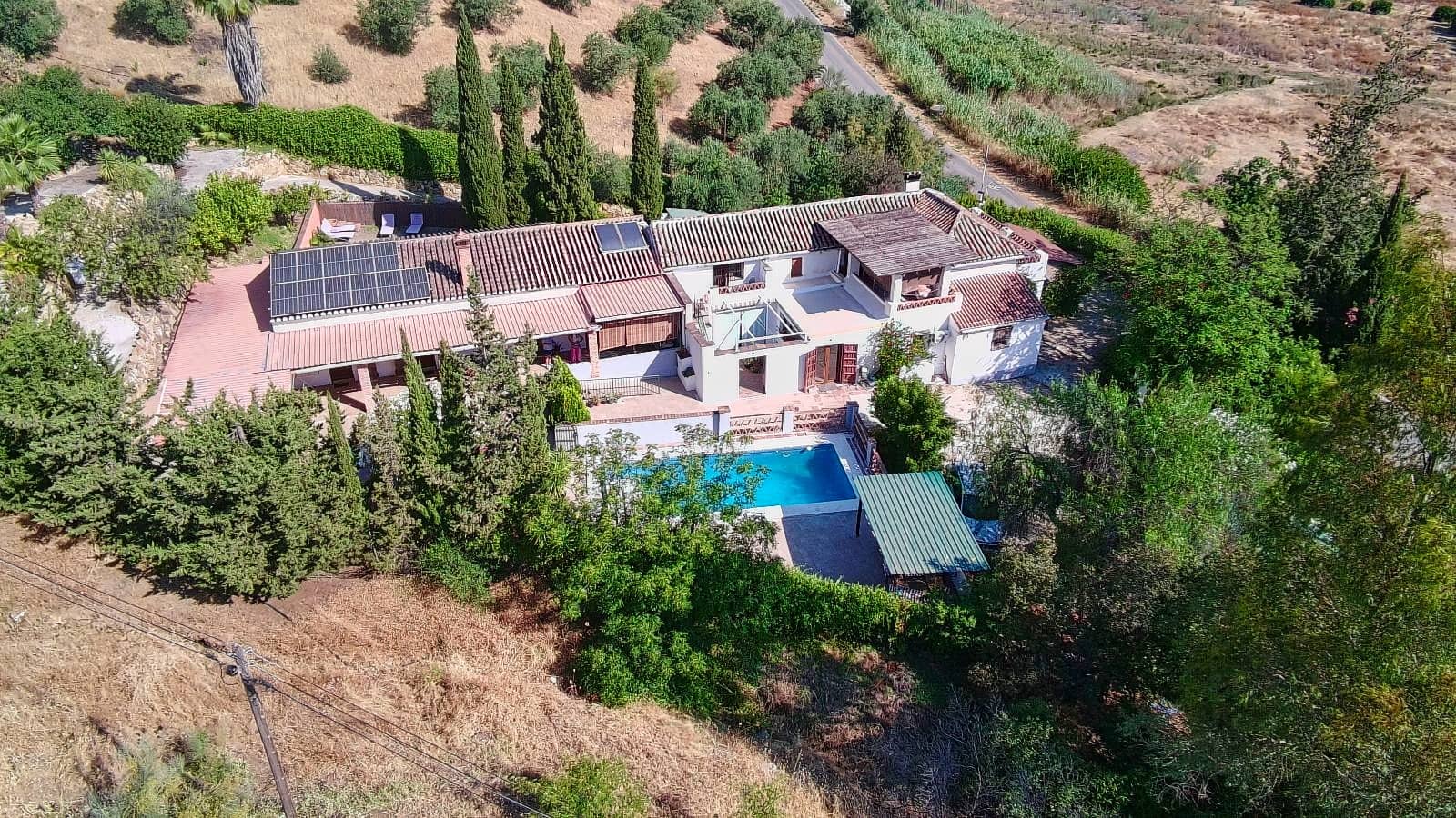 5 sypialnia Finka/Dom wiejski na sprzedaż w Alora z basenem garażem - 725 000 € (Ref: 10166052)