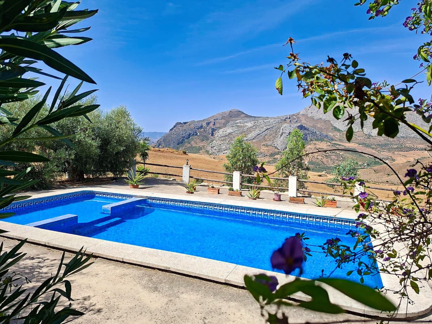 Finca/Casa Rural de 4 habitaciones en Valle de Abdalajís en venta con piscina - 420.000 € (Ref: 10168943)