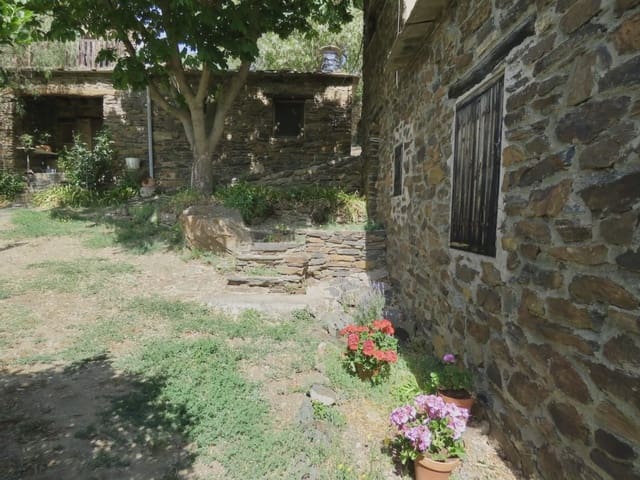 6 bedroom Finca/Country House for sale in La Taha with garage - € 420,000 (Ref: 5455681)