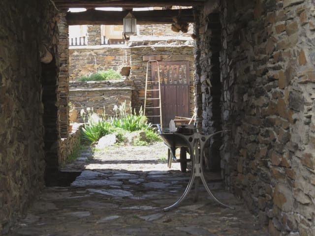 6 bedroom Finca/Country House for sale in La Taha with garage - € 420,000 (Ref: 5455681)