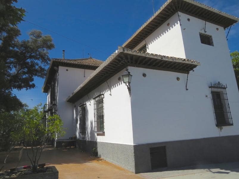 20 soveværelse Hotel til salg i La Zubia med swimmingpool - € 2.500.000 (Ref: 5455720)