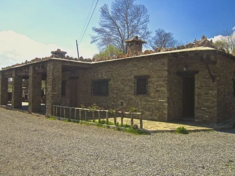 3 sypialnia Finka/Dom wiejski na sprzedaż w Yegen - 250 000 € (Ref: 5455752)