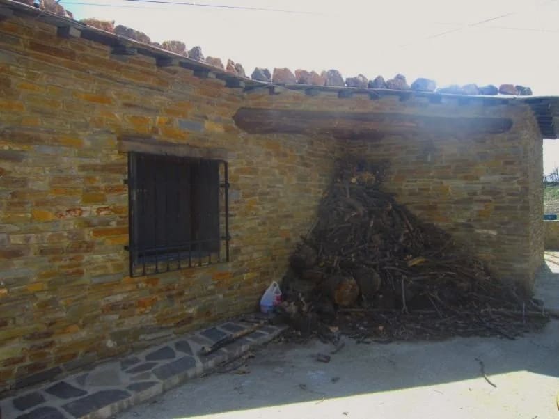 3 sypialnia Finka/Dom wiejski na sprzedaż w Yegen - 250 000 € (Ref: 5455752)