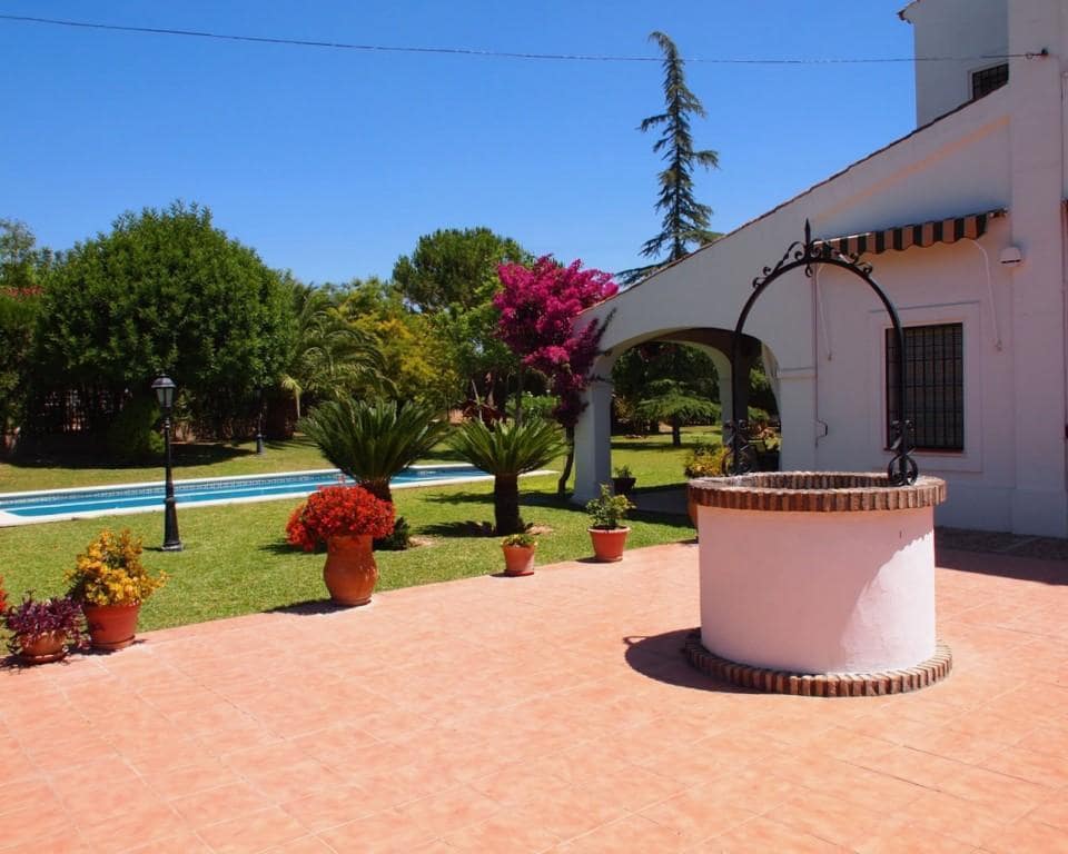 12 soveværelse Finca/Landehus til salg i Valencina de la Concepcion med swimmingpool garage - € 2.200.000 (Ref: 5803083)