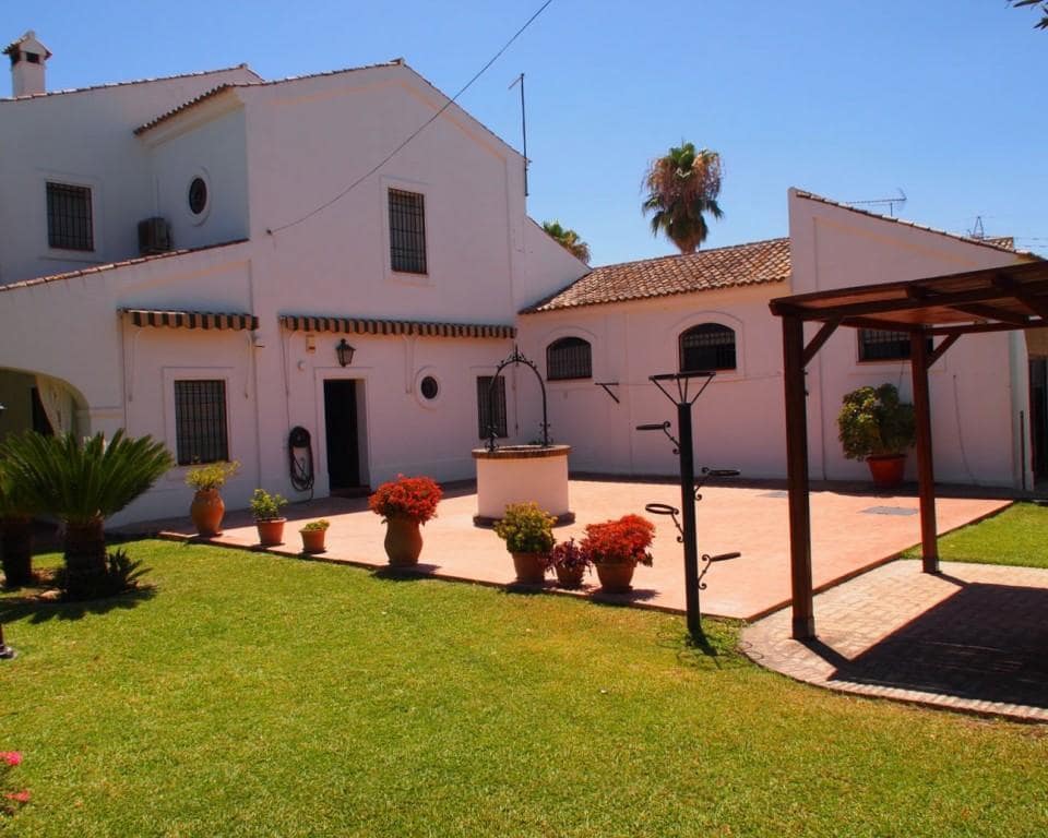 12 soveværelse Finca/Landehus til salg i Valencina de la Concepcion med swimmingpool garage - € 2.200.000 (Ref: 5803083)