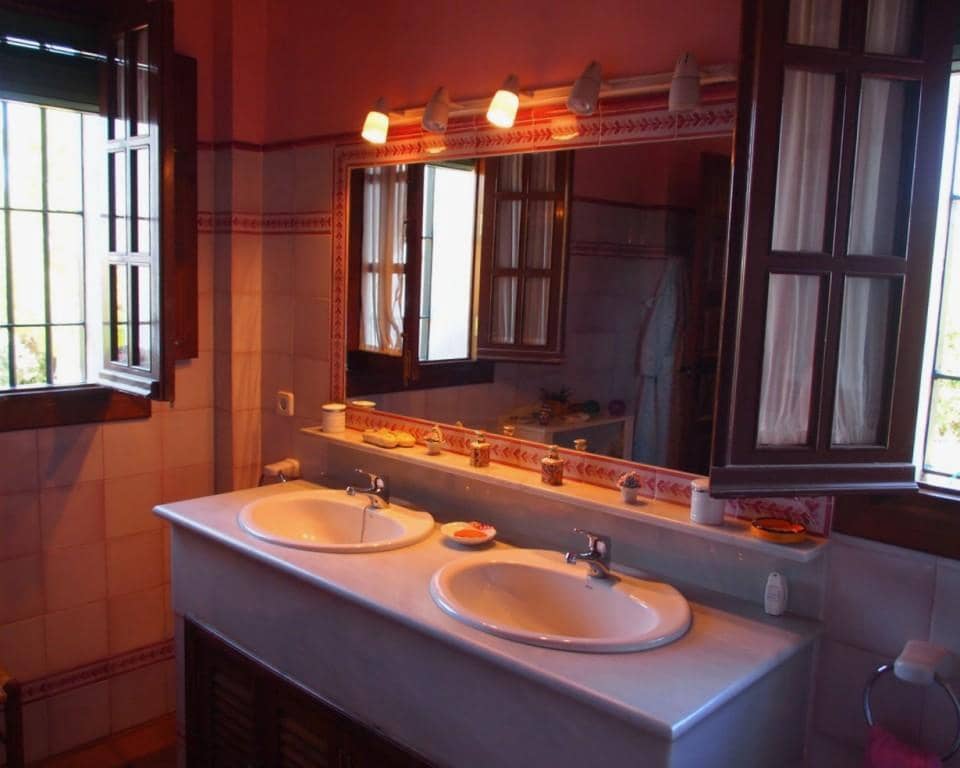 12 soveværelse Finca/Landehus til salg i Valencina de la Concepcion med swimmingpool garage - € 2.200.000 (Ref: 5803083)