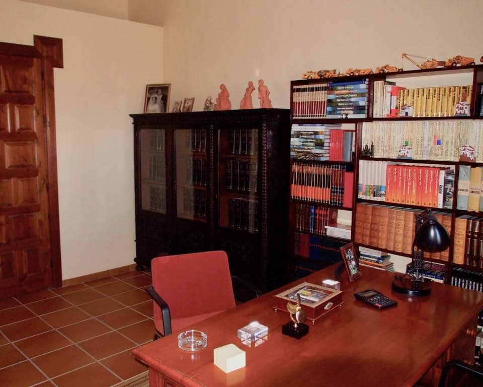 12 soveværelse Finca/Landehus til salg i Valencina de la Concepcion med swimmingpool garage - € 2.200.000 (Ref: 5803083)