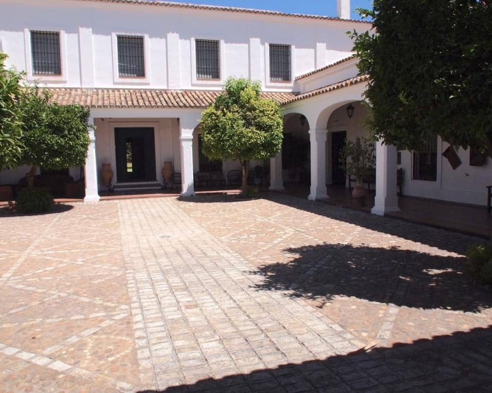 12 soveværelse Finca/Landehus til salg i Valencina de la Concepcion med swimmingpool garage - € 2.200.000 (Ref: 5803083)