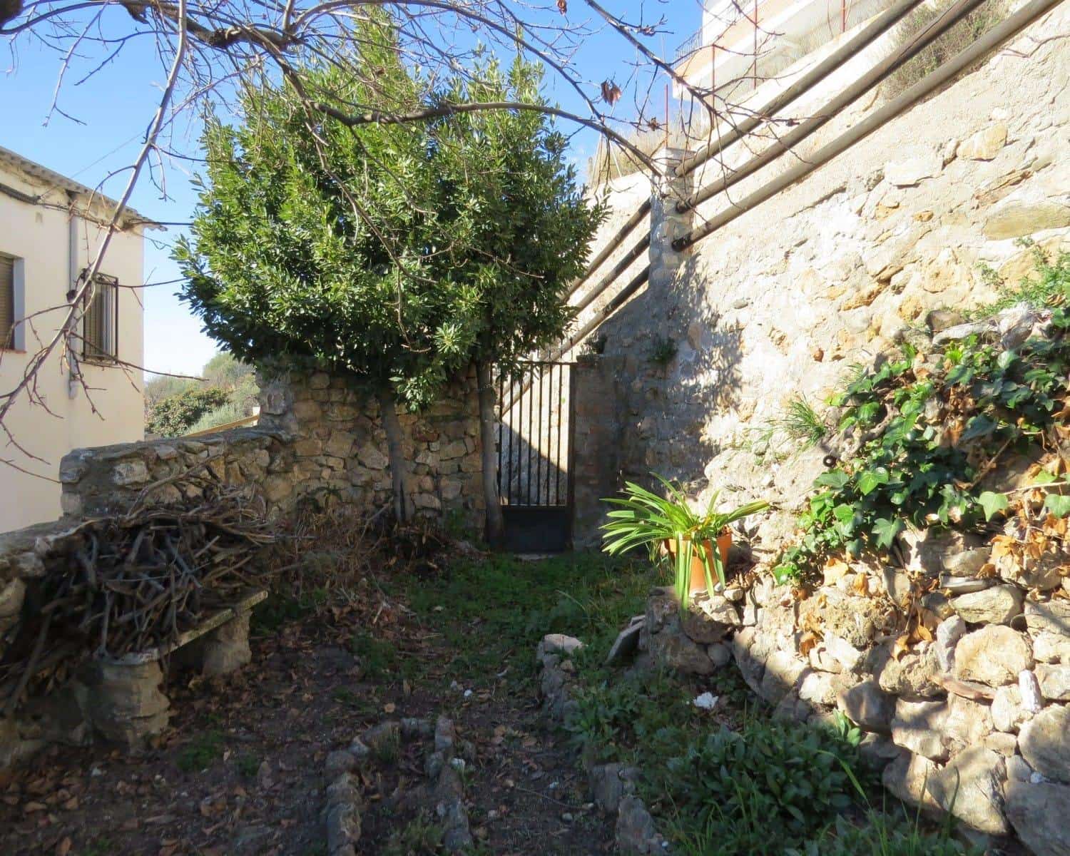 3 soveværelse Byhus til salg i Yegen med swimmingpool - € 149.500 (Ref: 6685673)