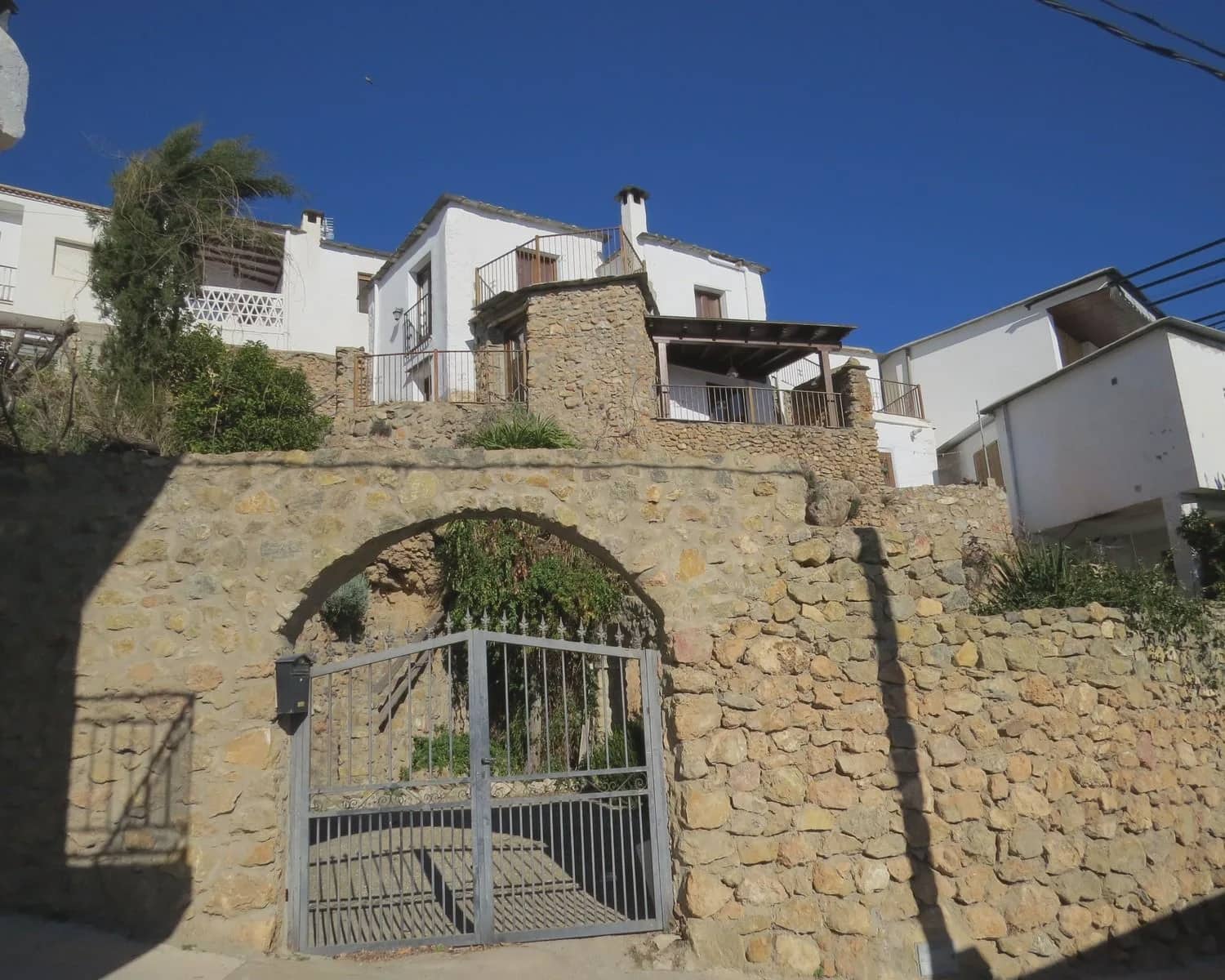 3 bedroom Townhouse for sale in Yegen with pool garage - € 149,500 (Ref: 6685673)