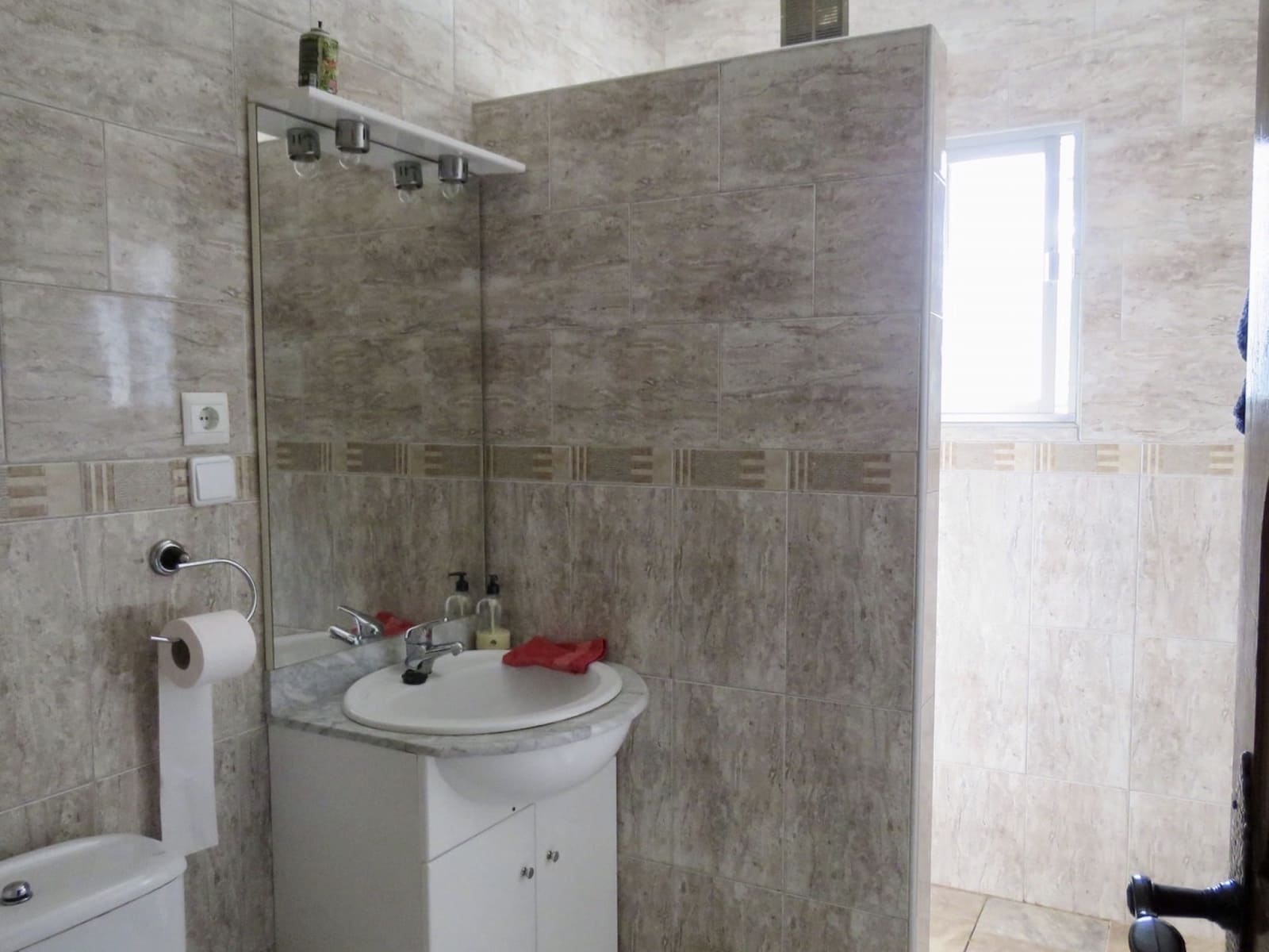 7 soveværelse Finca/Landehus til salg i Montefrio med swimmingpool garage - € 450.000 (Ref: 7131315)