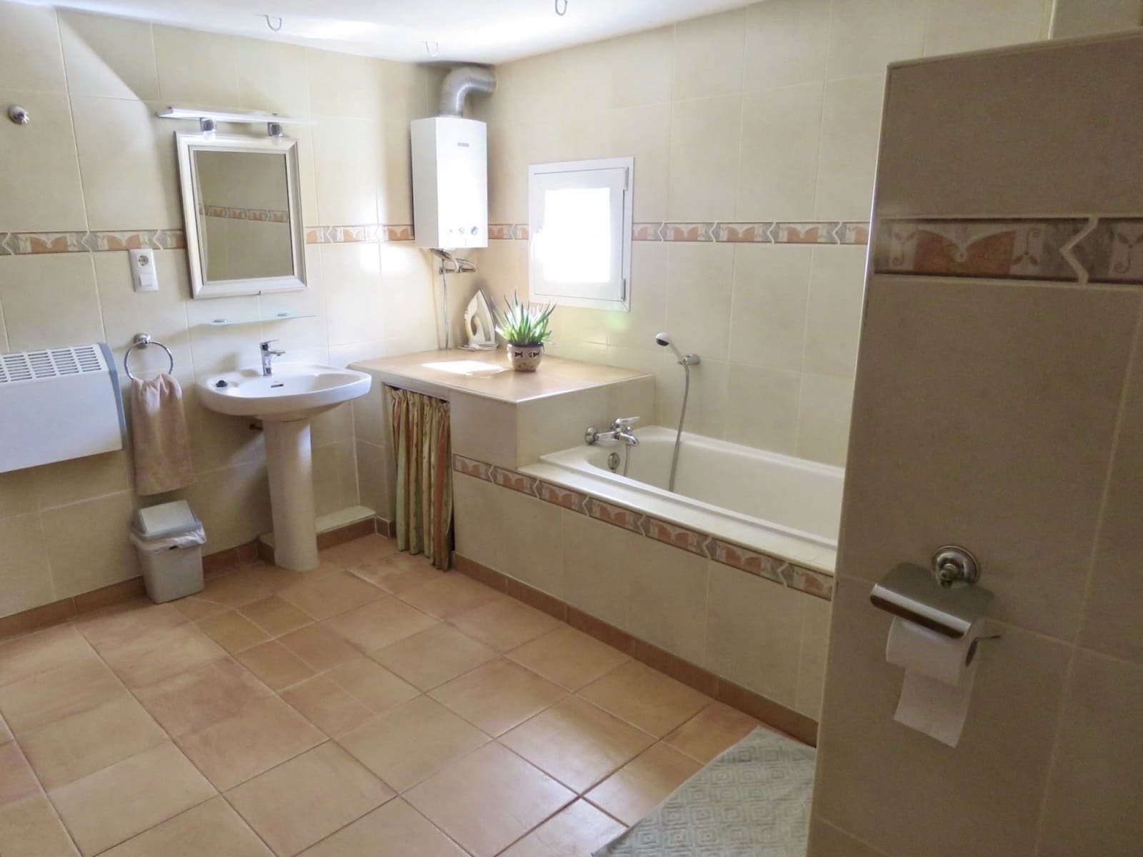 7 soveværelse Finca/Landehus til salg i Montefrio med swimmingpool garage - € 450.000 (Ref: 7131315)